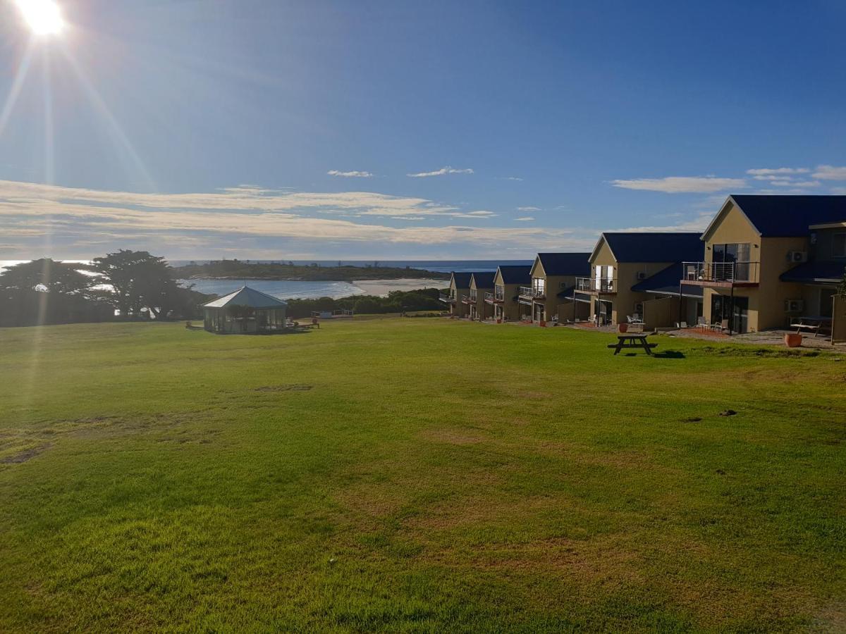 Diamond Island Resort, Restaurant & Bar And Penguin Show Bicheno Exterior foto